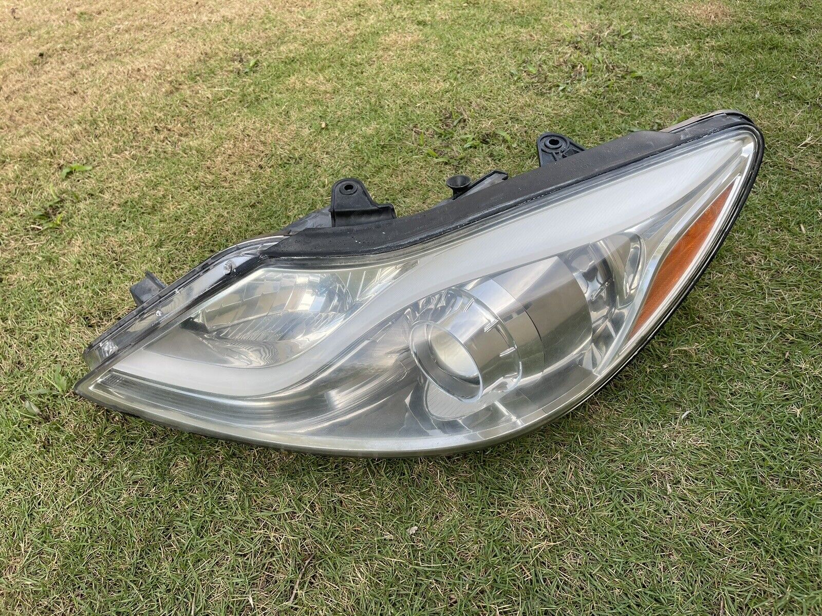2012-2014 Hyundai Geniuses Halogen Headlight Assembly OEM LH