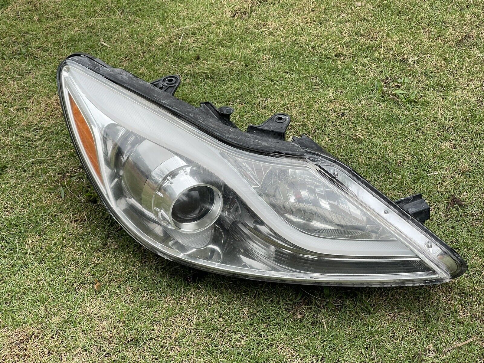 2012-2014 Hyundai Geniuses Halogen Headlight Assembly OEM RH
