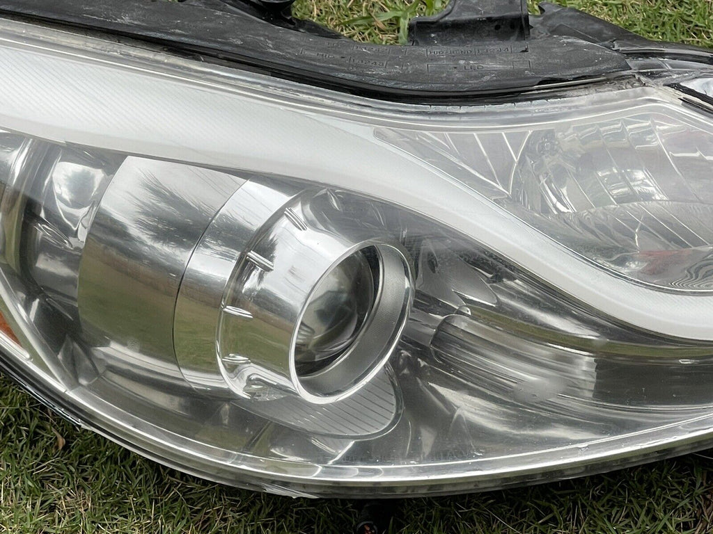 2012-2014 Hyundai Geniuses Halogen Headlight Assembly OEM RH