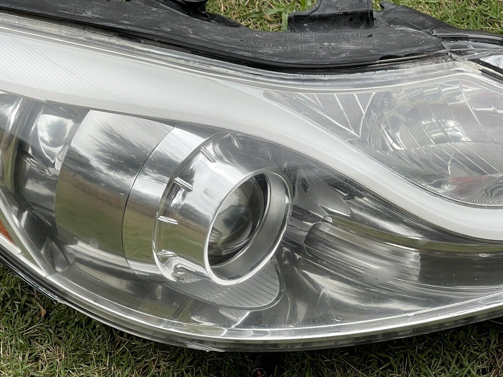 2012-2014 Hyundai Geniuses Halogen Headlight Assembly OEM RH