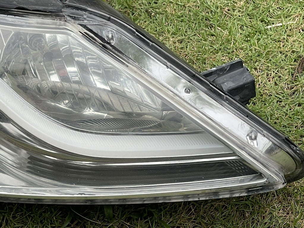 2012-2014 Hyundai Geniuses Halogen Headlight Assembly OEM RH