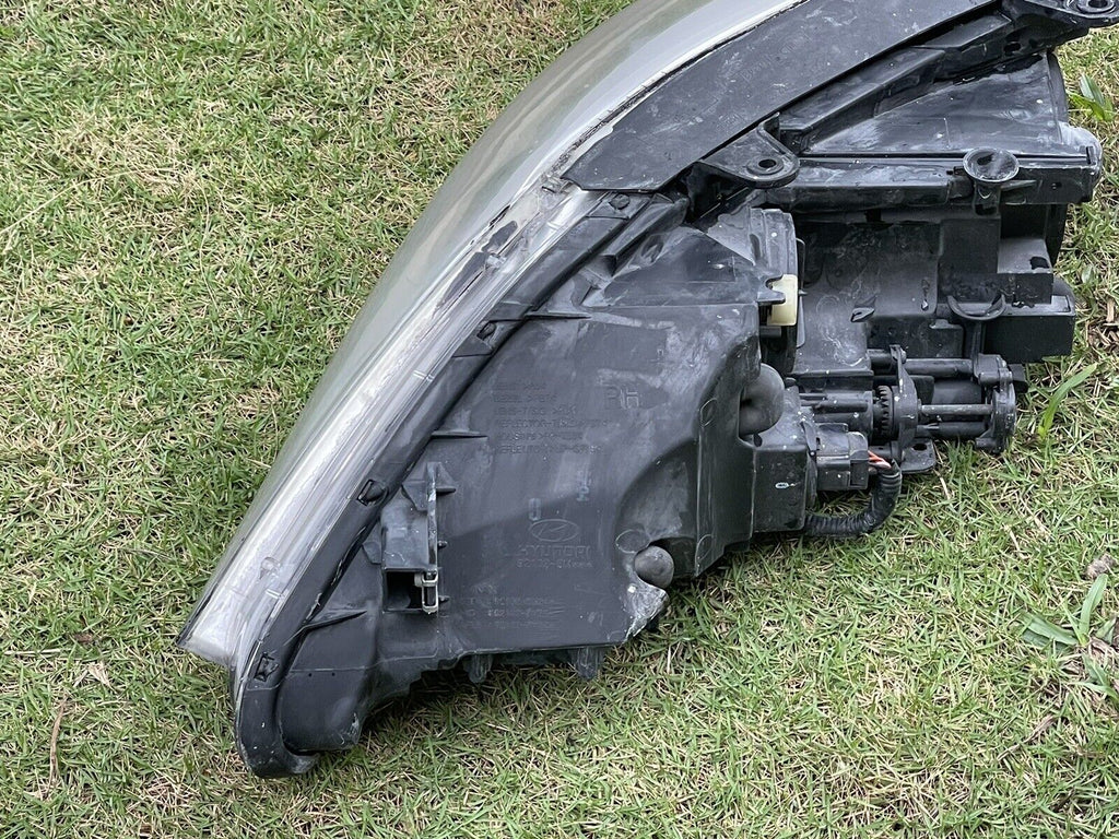 2012-2014 Hyundai Geniuses Halogen Headlight Assembly OEM RH