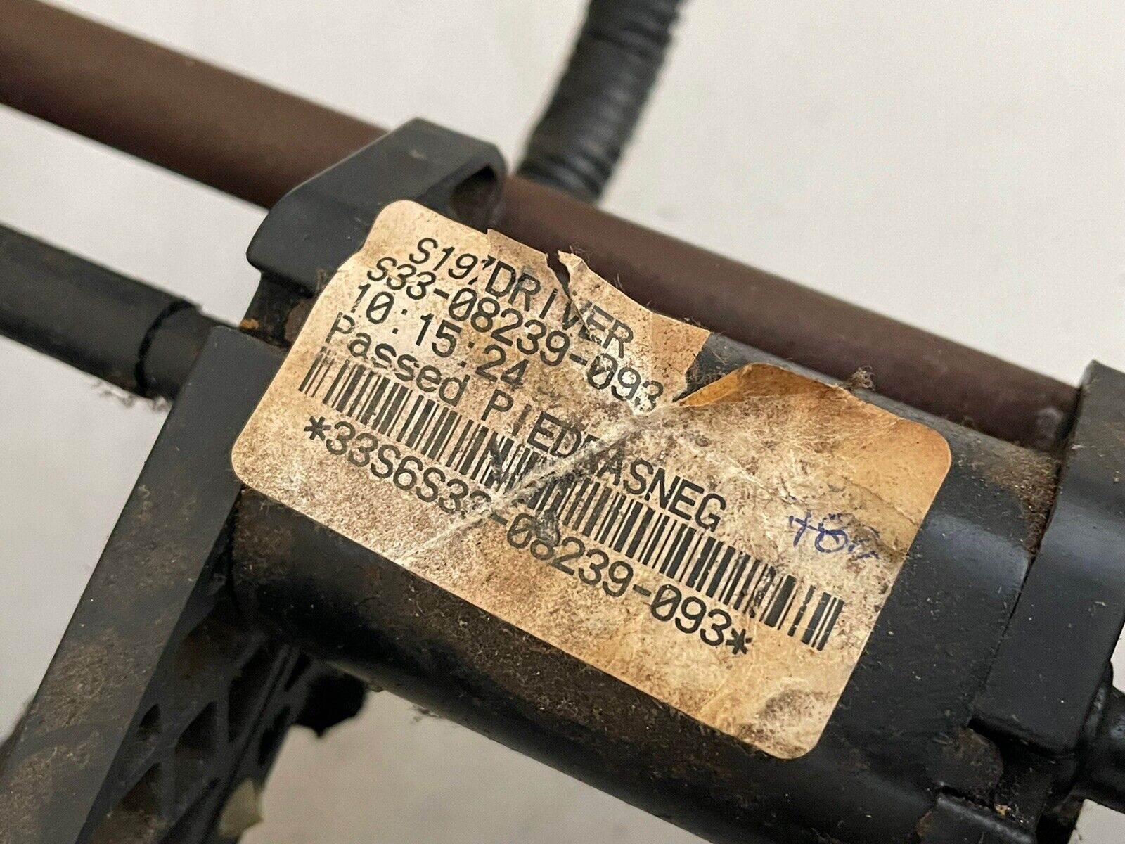 2005-2009 Ford Mustang Power seat track with 6-way switches OEM