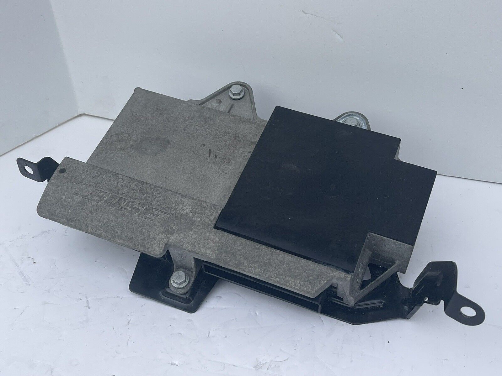 2008-2010 Porsche Cayenne Bose Amp Amplifier