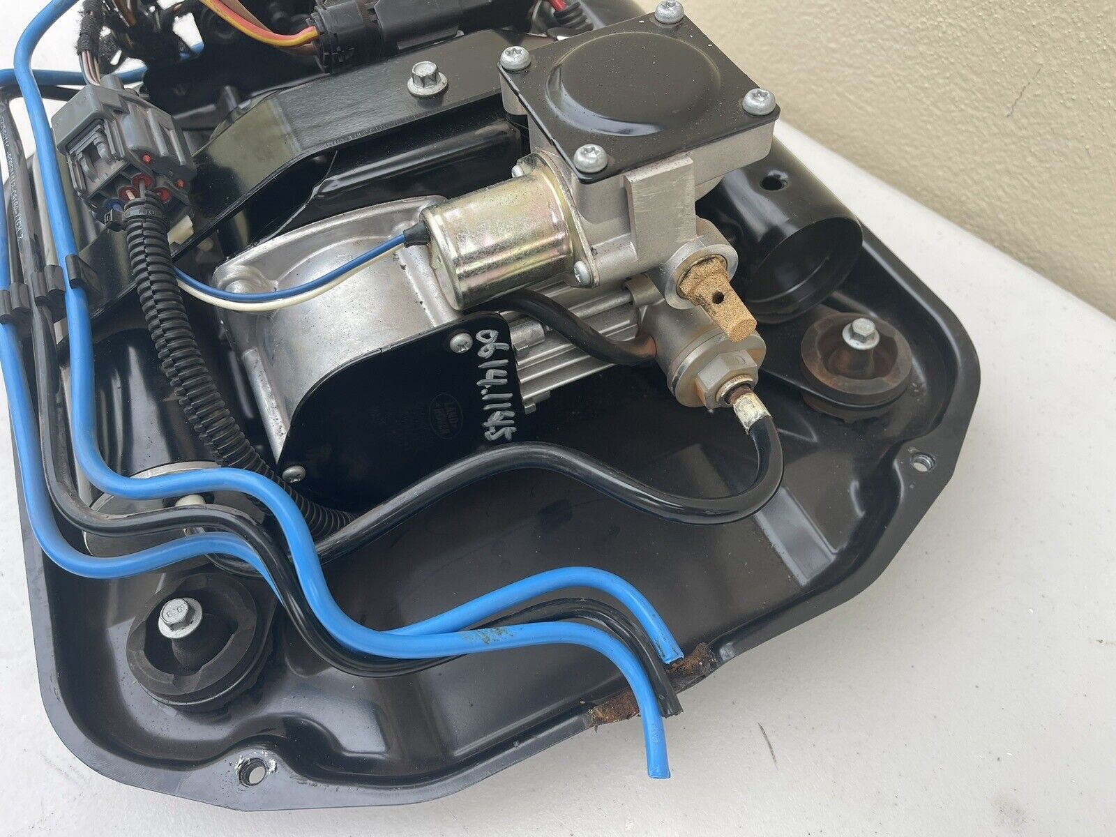 06-12 Land Rover Range Rover Air Ride Suspension Compressor Pump L322