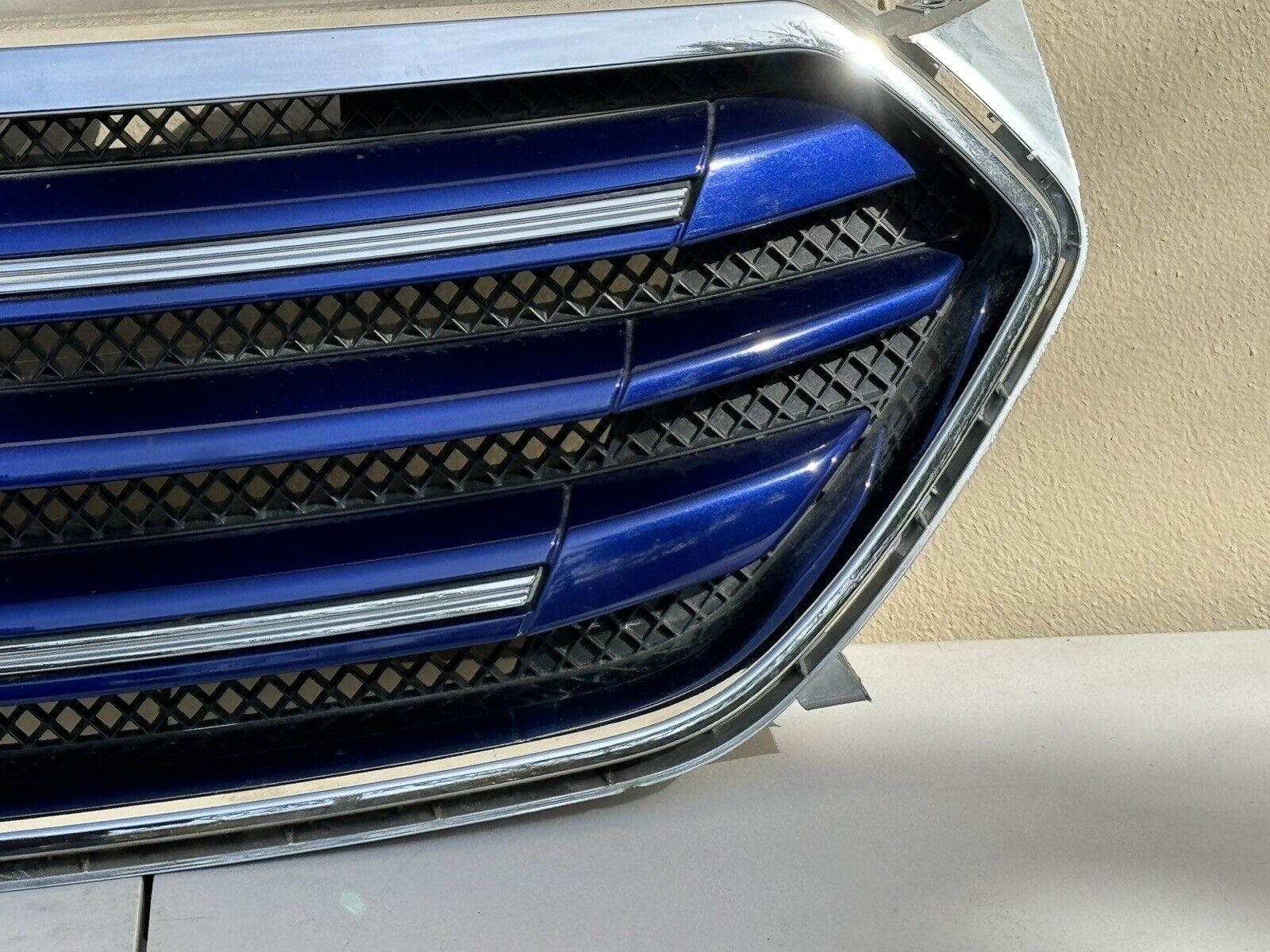 2013-2019 Ford Taurus Limited OEM Front Bumper Grille Blue & Chrome w/ Emblem
