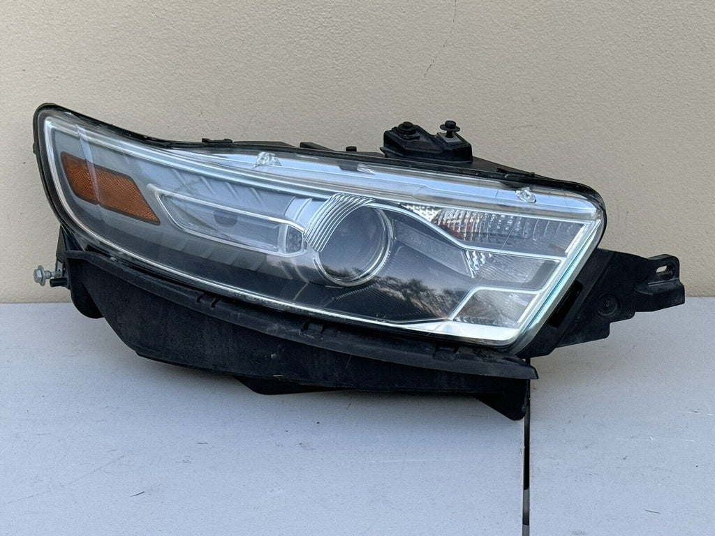2013-2018 Ford Taurus OEM Halogen Headlight Assembly Right RH
