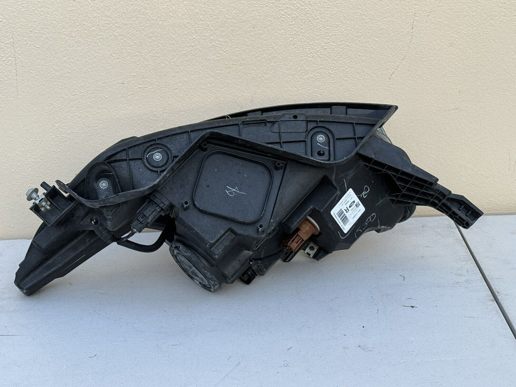 2013-2018 Ford Taurus OEM Halogen Headlight Assembly Right RH