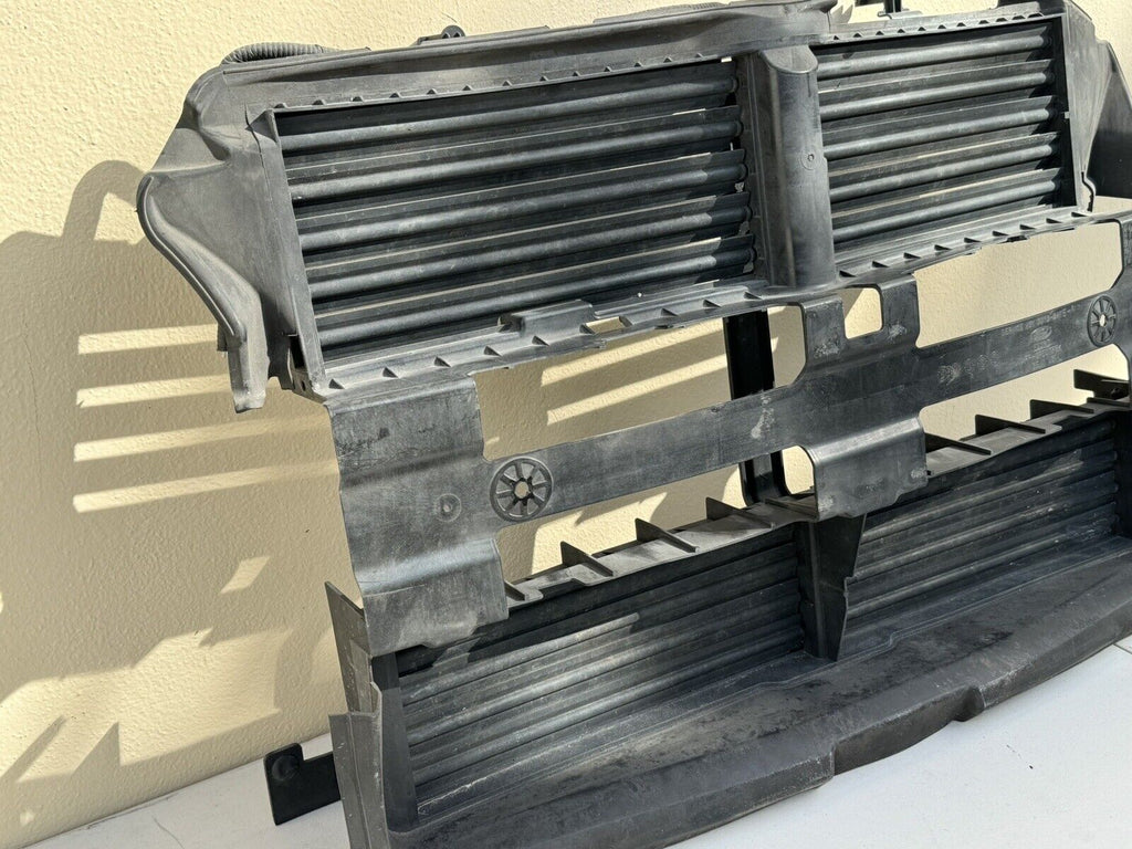 2013-2019 Ford Taurus OEM Radiator Grille Grill Shutter Assembly w/ Motor
