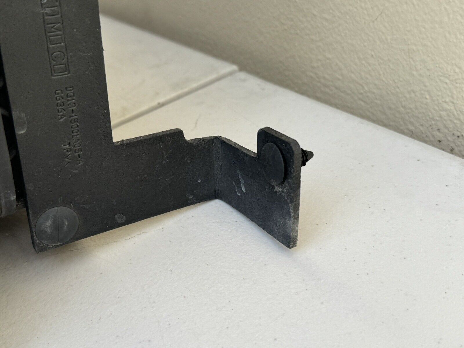 2013-2019 Ford Taurus OEM Radiator Grille Grill Shutter Assembly w/ Motor