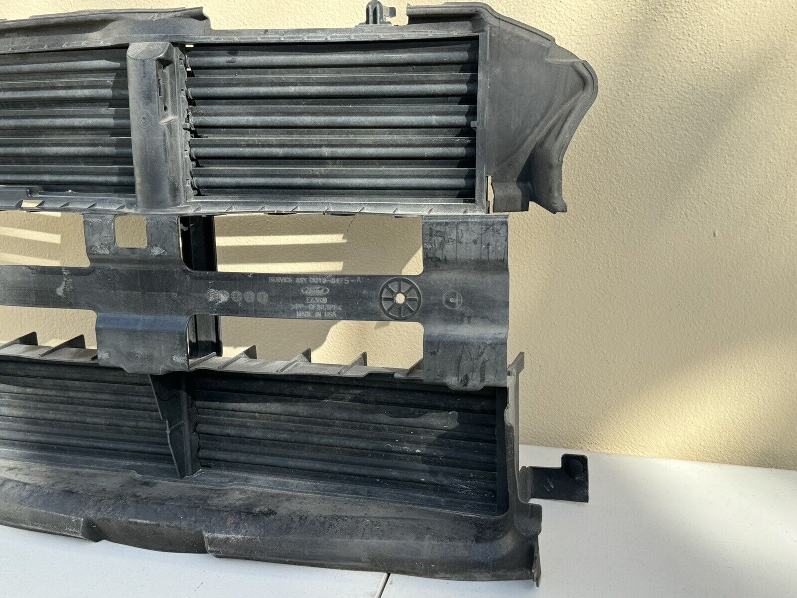 2013-2019 Ford Taurus OEM Radiator Grille Grill Shutter Assembly w/ Motor