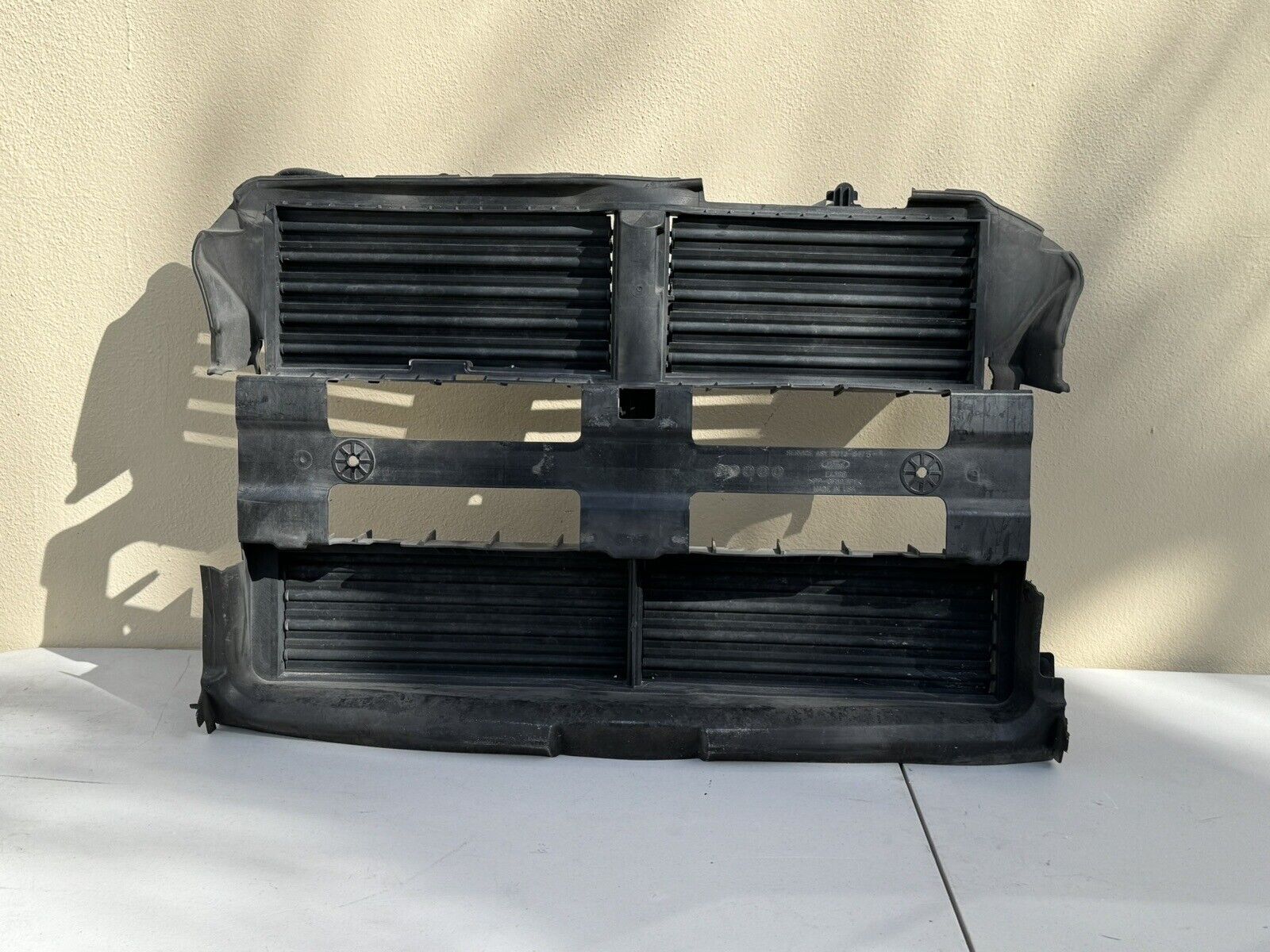 2013-2019 Ford Taurus OEM Radiator Grille Grill Shutter Assembly w/ Motor