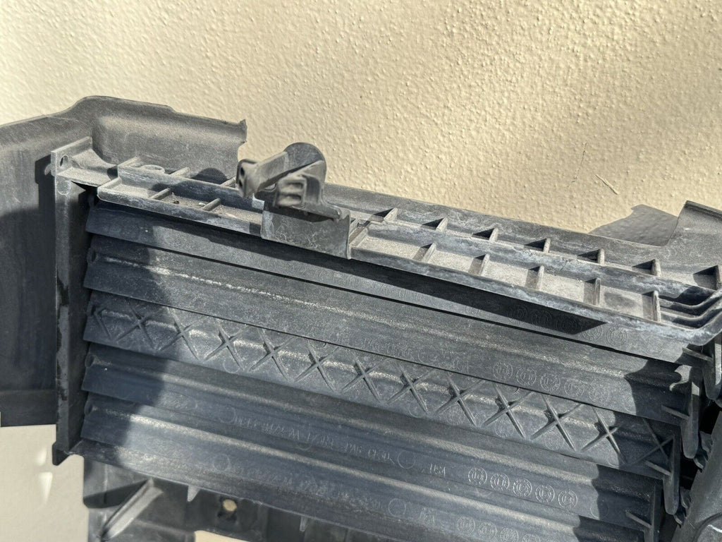 2013-2019 Ford Taurus OEM Radiator Grille Grill Shutter Assembly w/ Motor