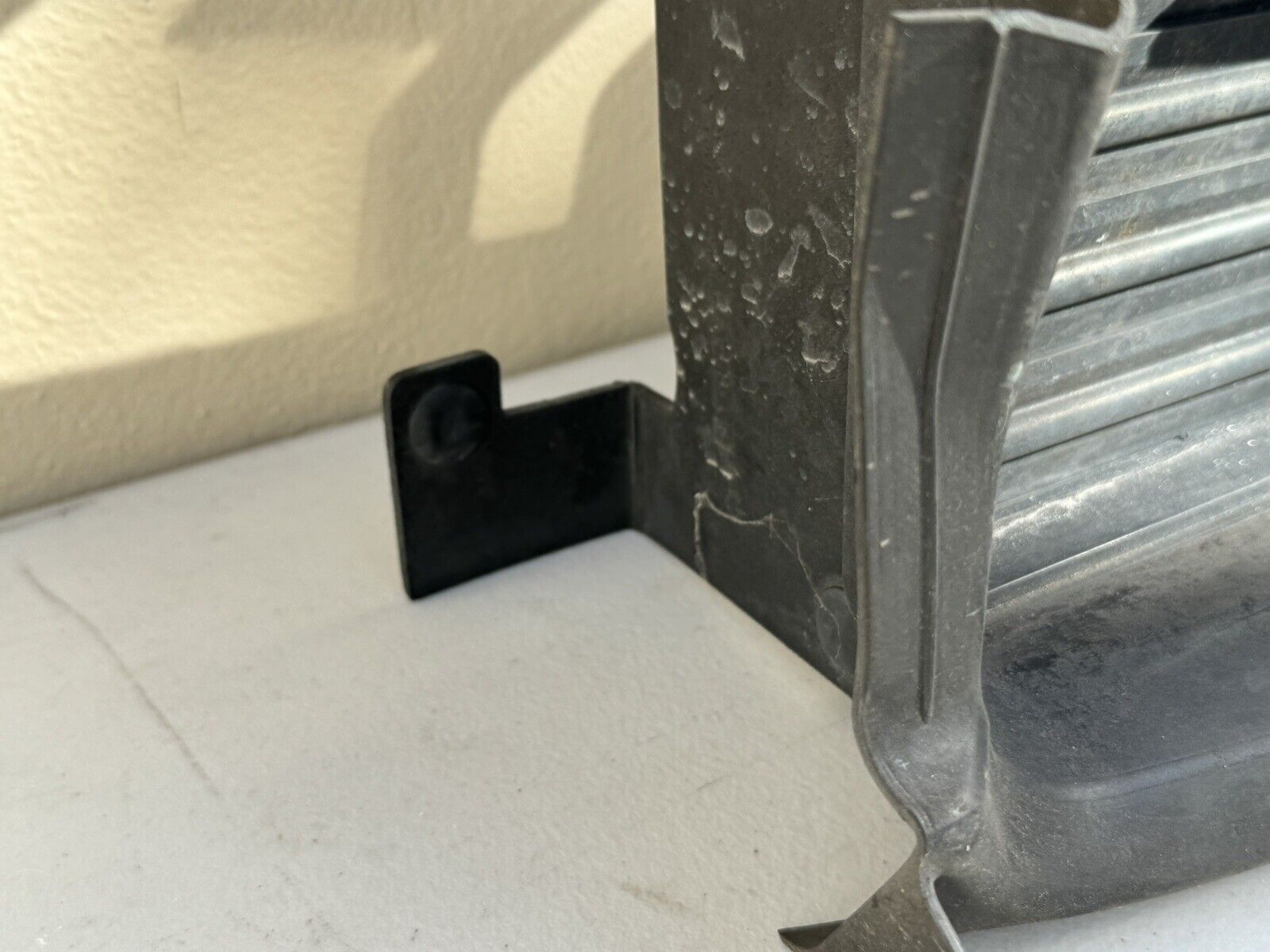 2013-2019 Ford Taurus OEM Radiator Grille Grill Shutter Assembly w/ Motor