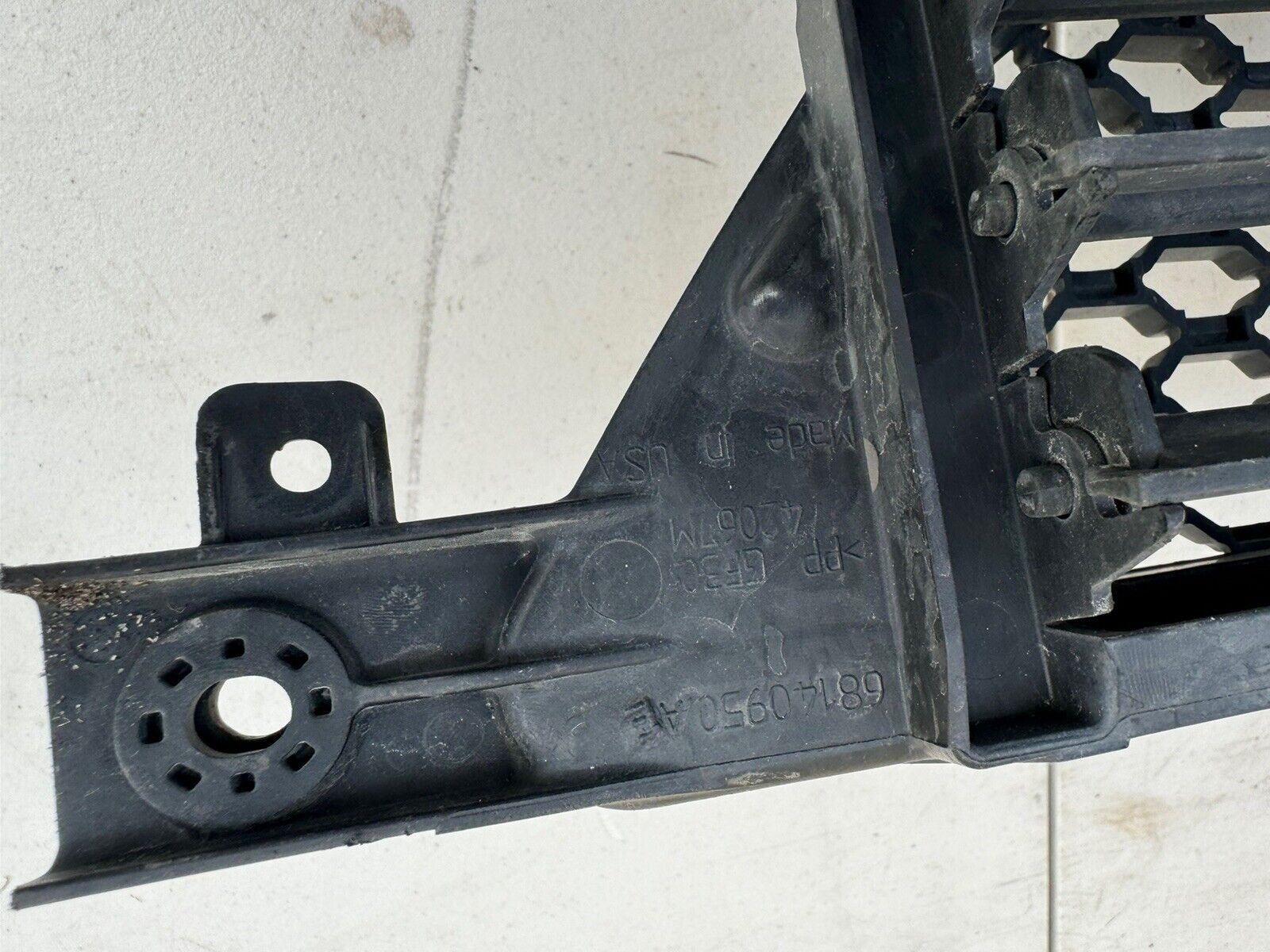 2013-2016 Dodge Dart Lower Front Bumper Active Grille Shutter Assembly OEM