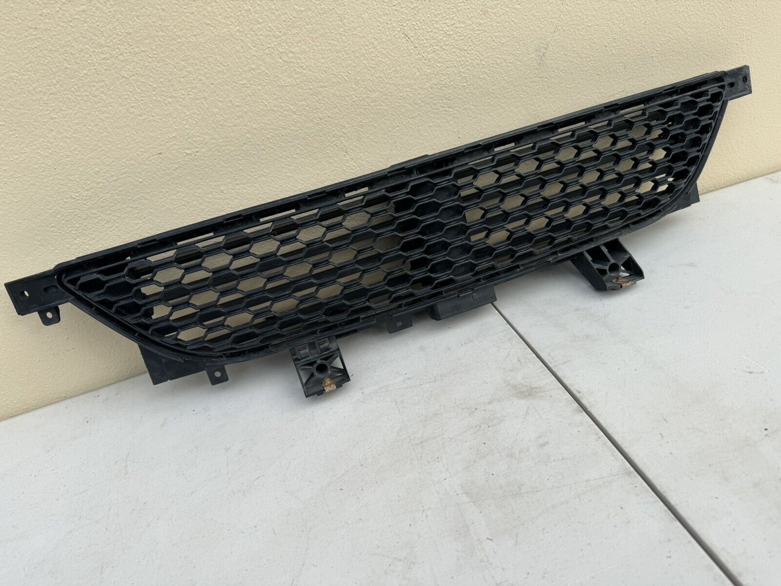 2013-2016 Dodge Dart Lower Front Bumper Active Grille Shutter Assembly OEM