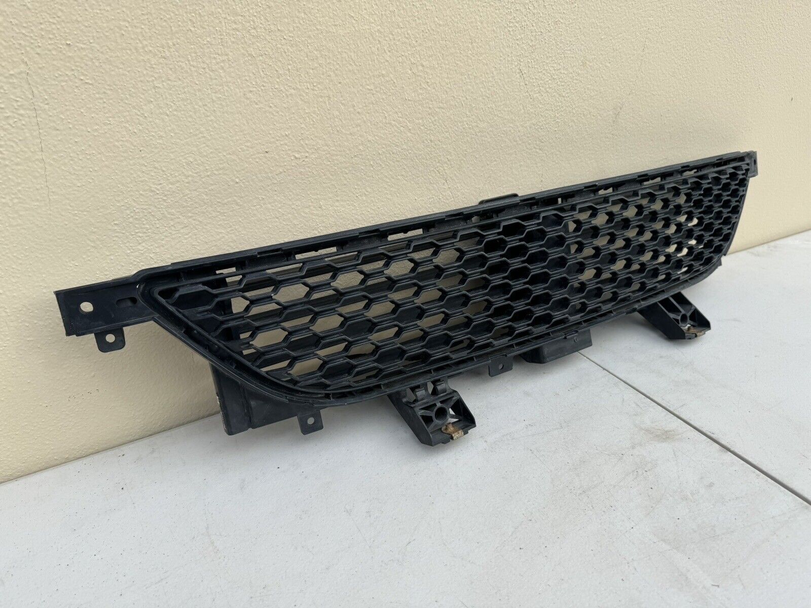 2013-2016 Dodge Dart Lower Front Bumper Active Grille Shutter Assembly OEM