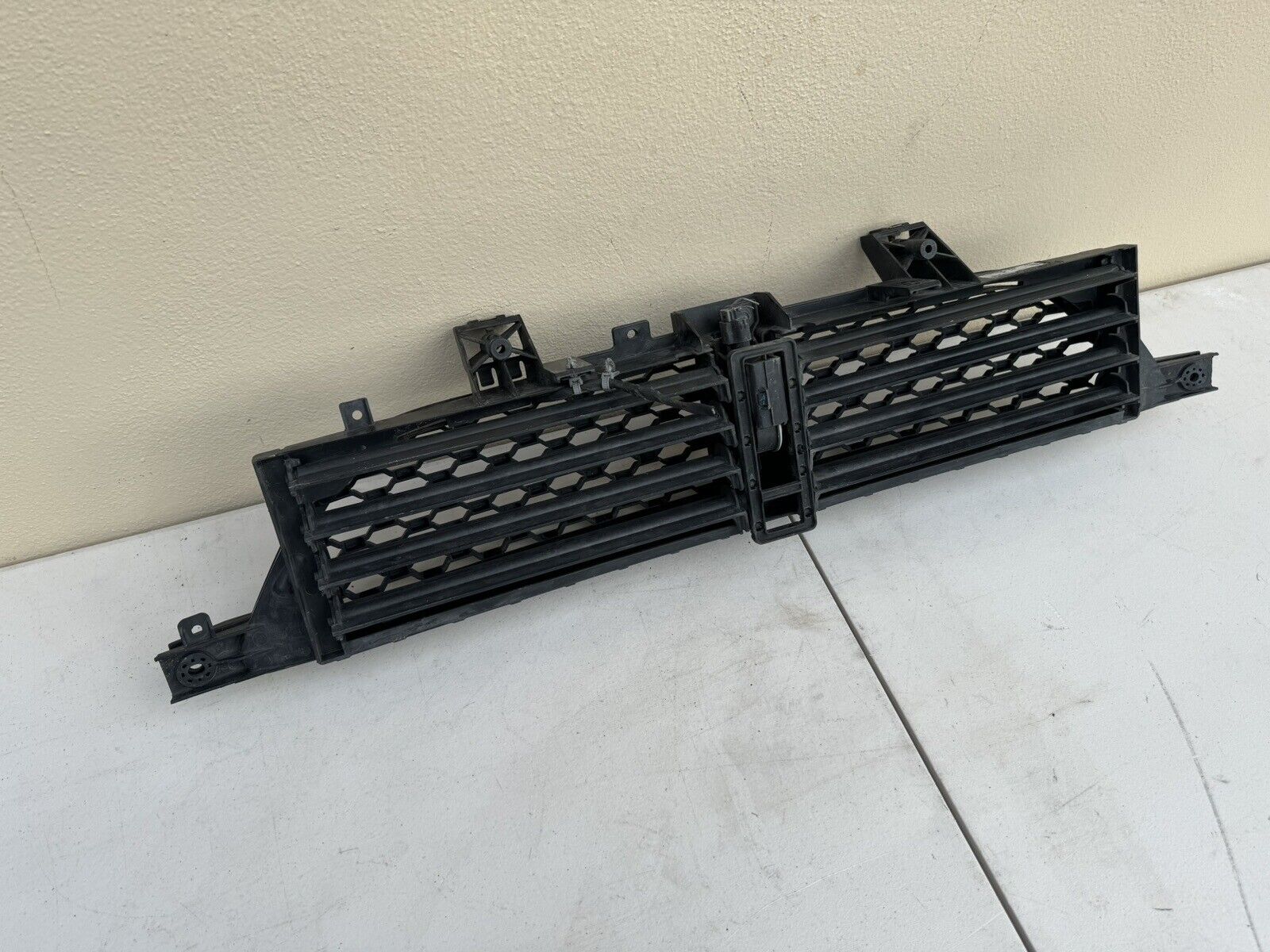2013-2016 Dodge Dart Lower Front Bumper Active Grille Shutter Assembly OEM