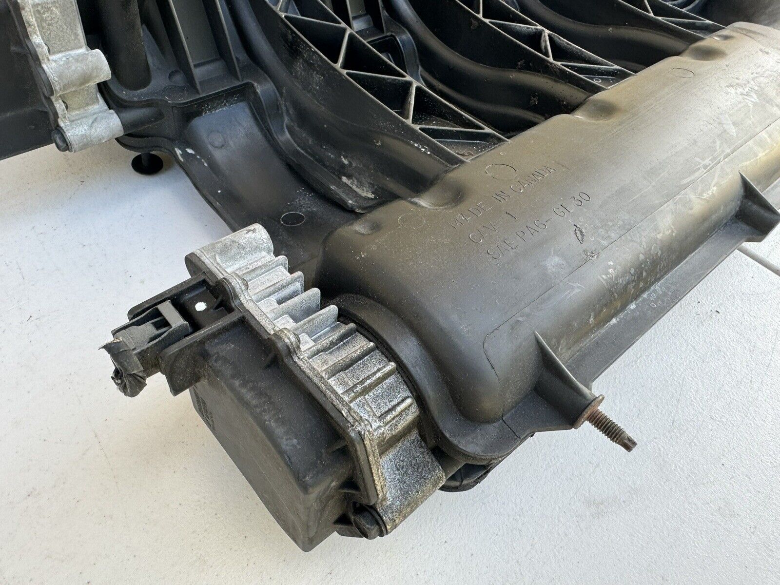 05-06 Chrysler 300 DODGE CHARGER upper intake manifold 3.5L V6 OEM