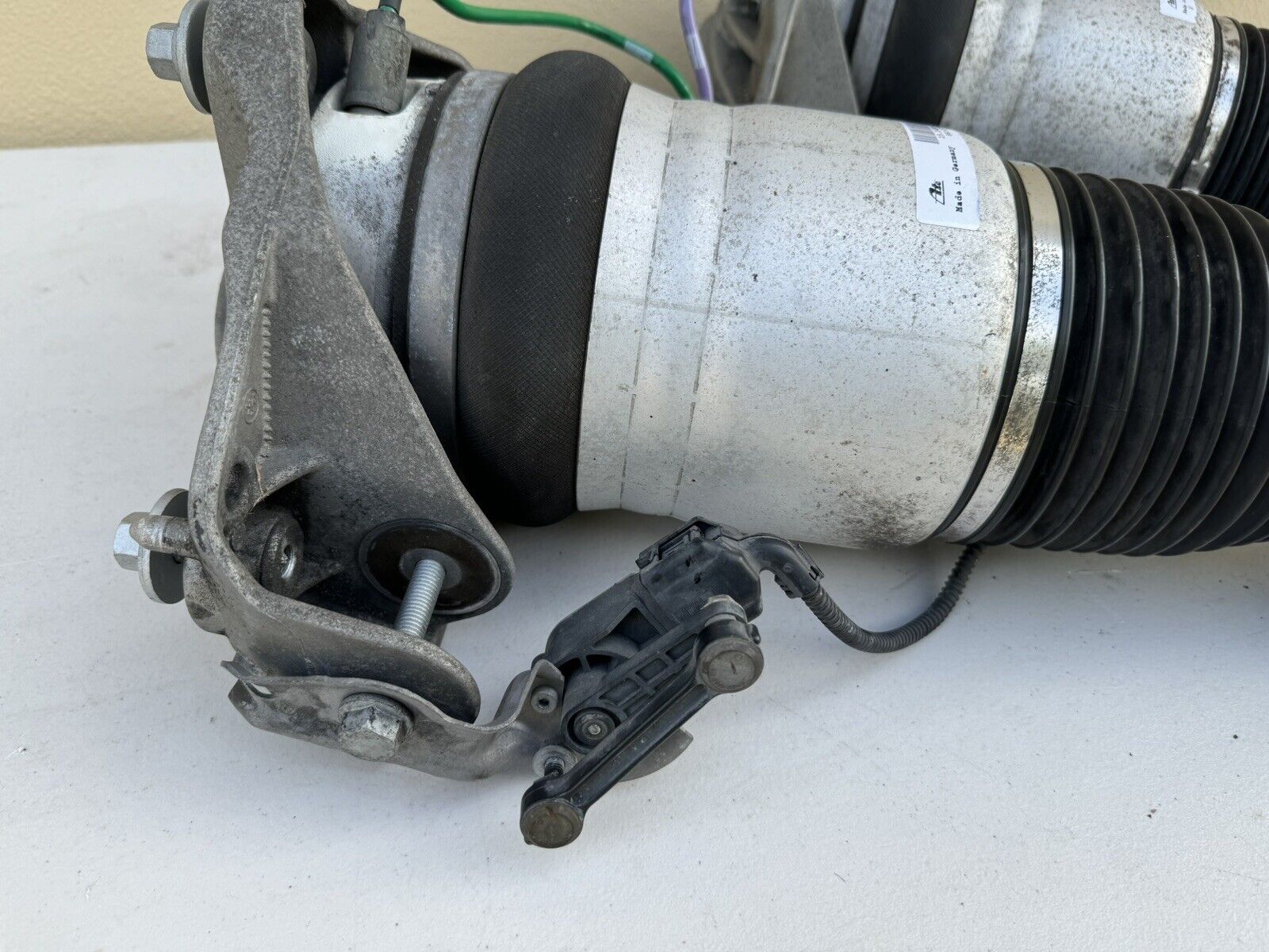 OEM Air Ride Strut Shocks | Audi Q7, VW Touareg | rightchoiceautoparts