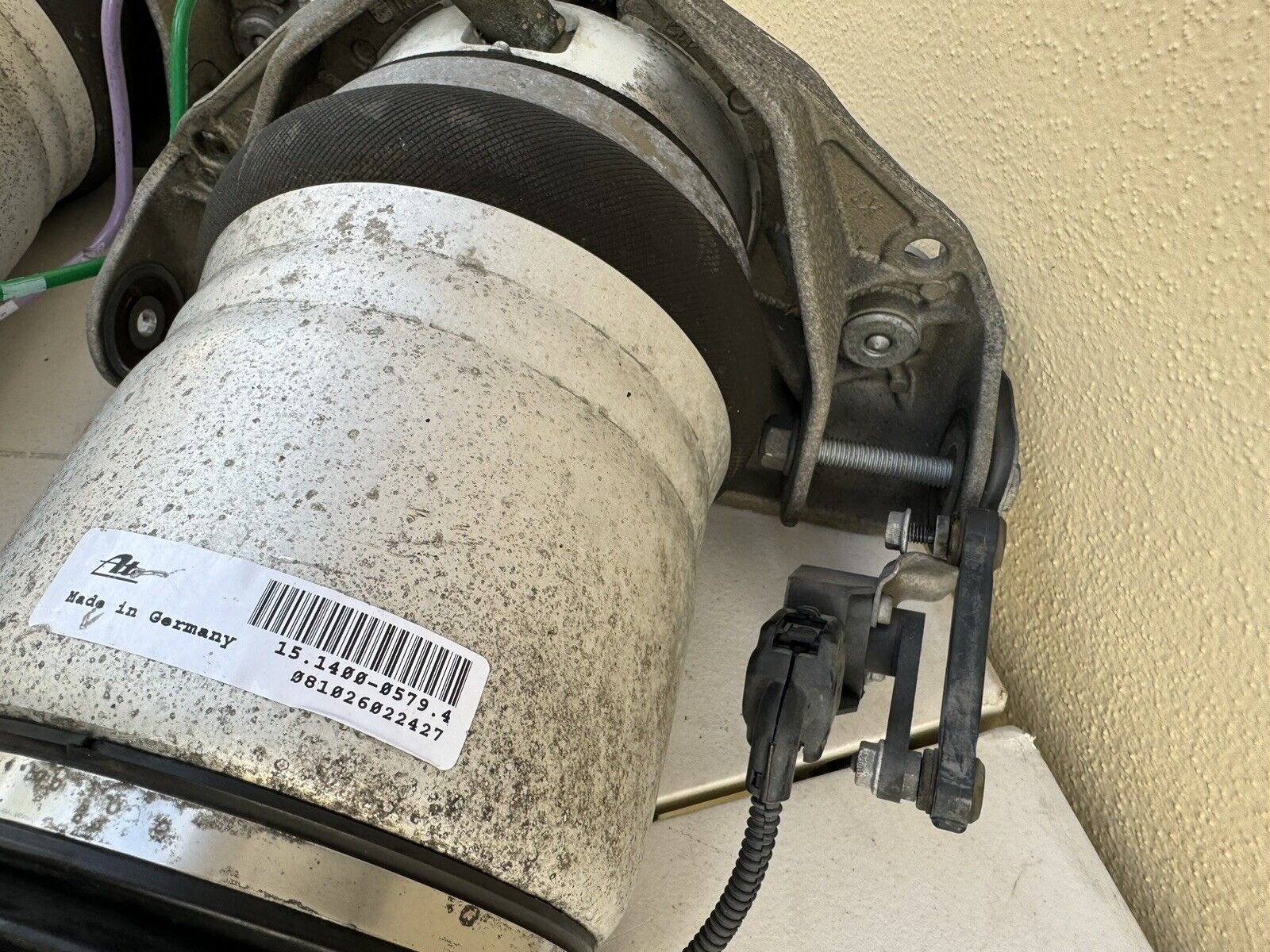 OEM Air Ride Strut Shocks | Audi Q7, VW Touareg | rightchoiceautoparts