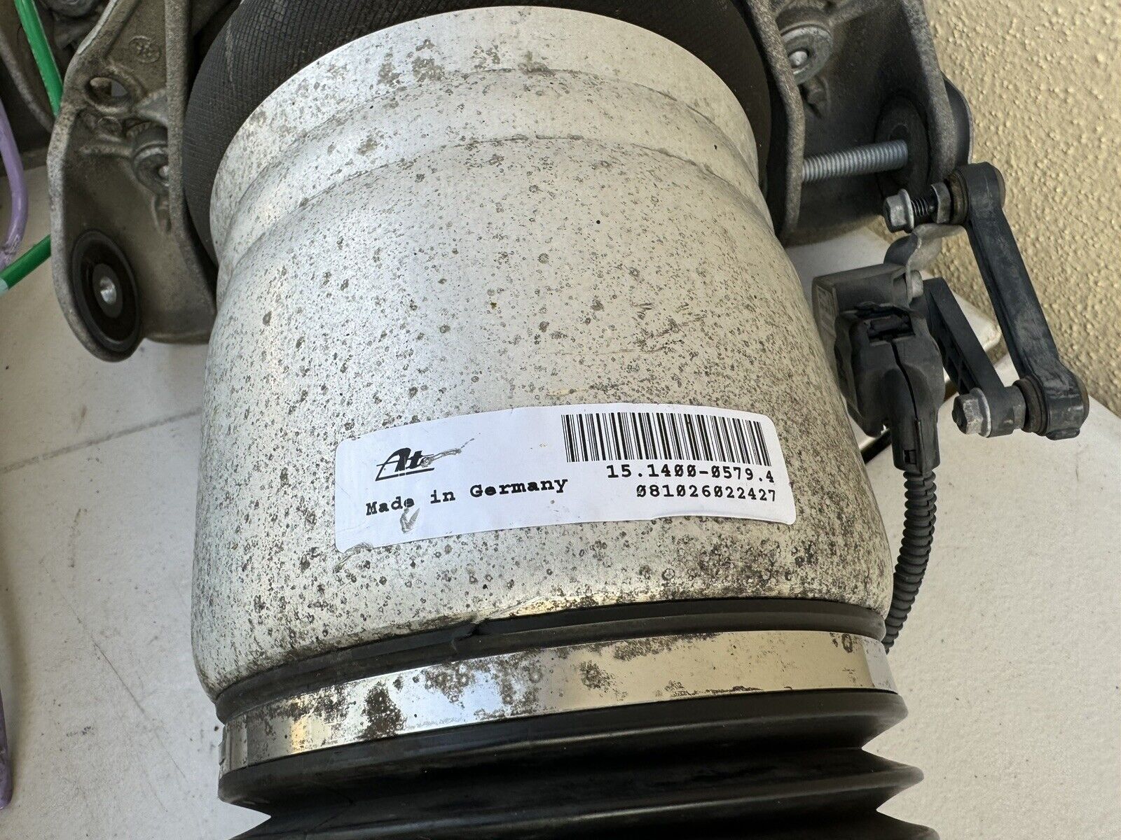 OEM Air Ride Strut Shocks | Audi Q7, VW Touareg | rightchoiceautoparts