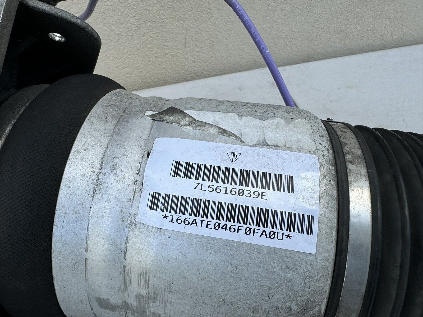 OEM Air Ride Strut Shocks | Audi Q7, VW Touareg | rightchoiceautoparts