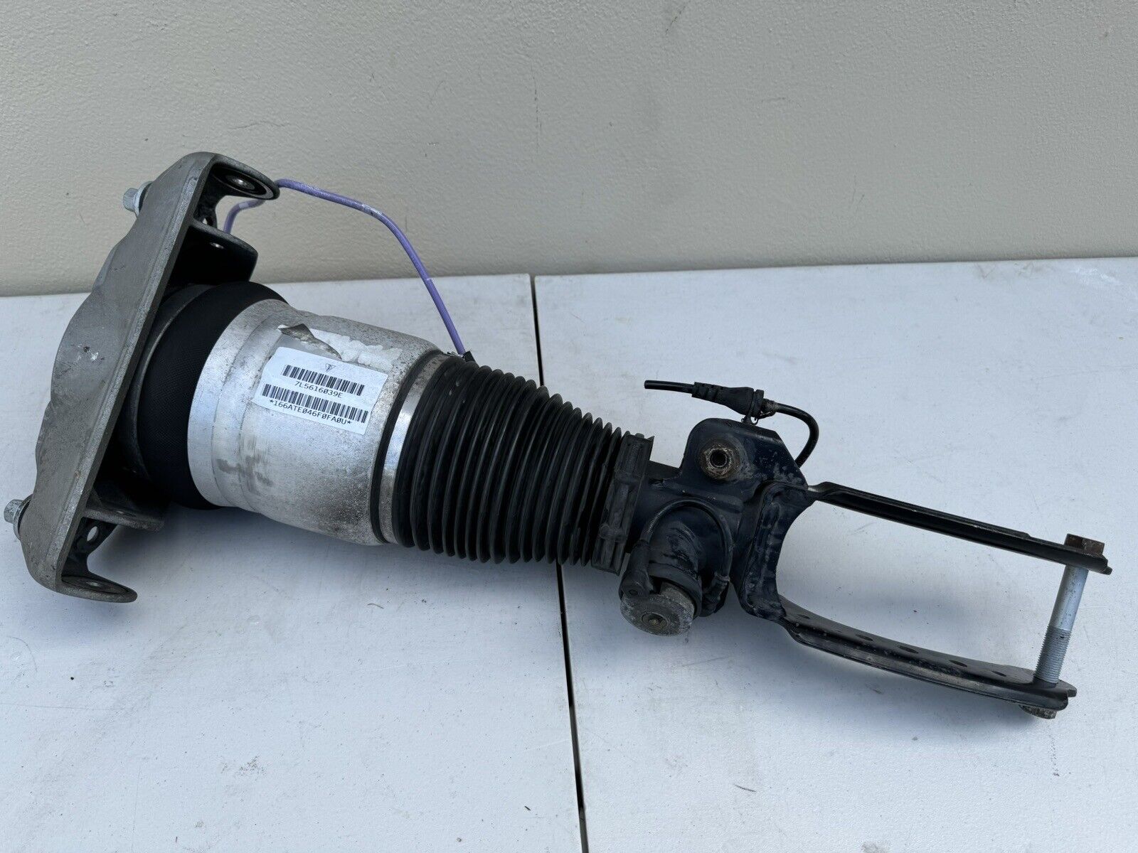 OEM Air Ride Strut Shocks | Audi Q7, VW Touareg | rightchoiceautoparts