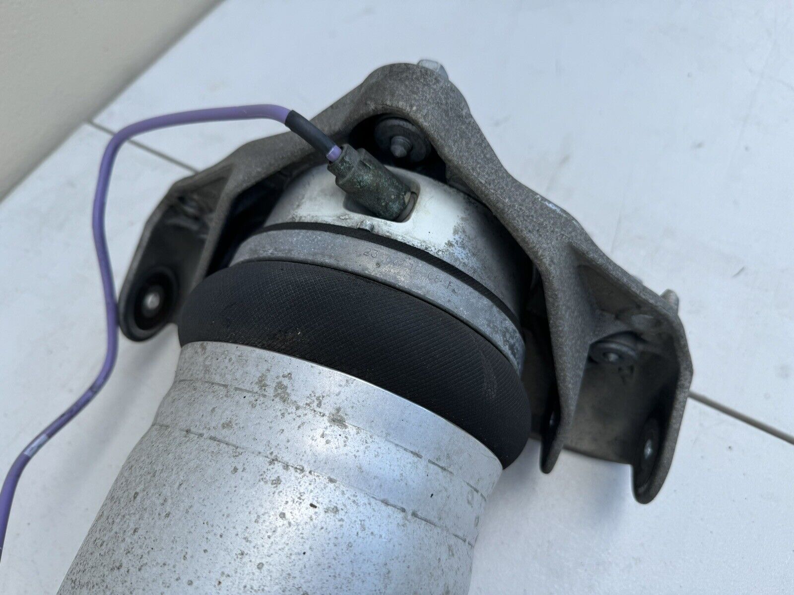 OEM Air Ride Strut Shocks | Audi Q7, VW Touareg | rightchoiceautoparts