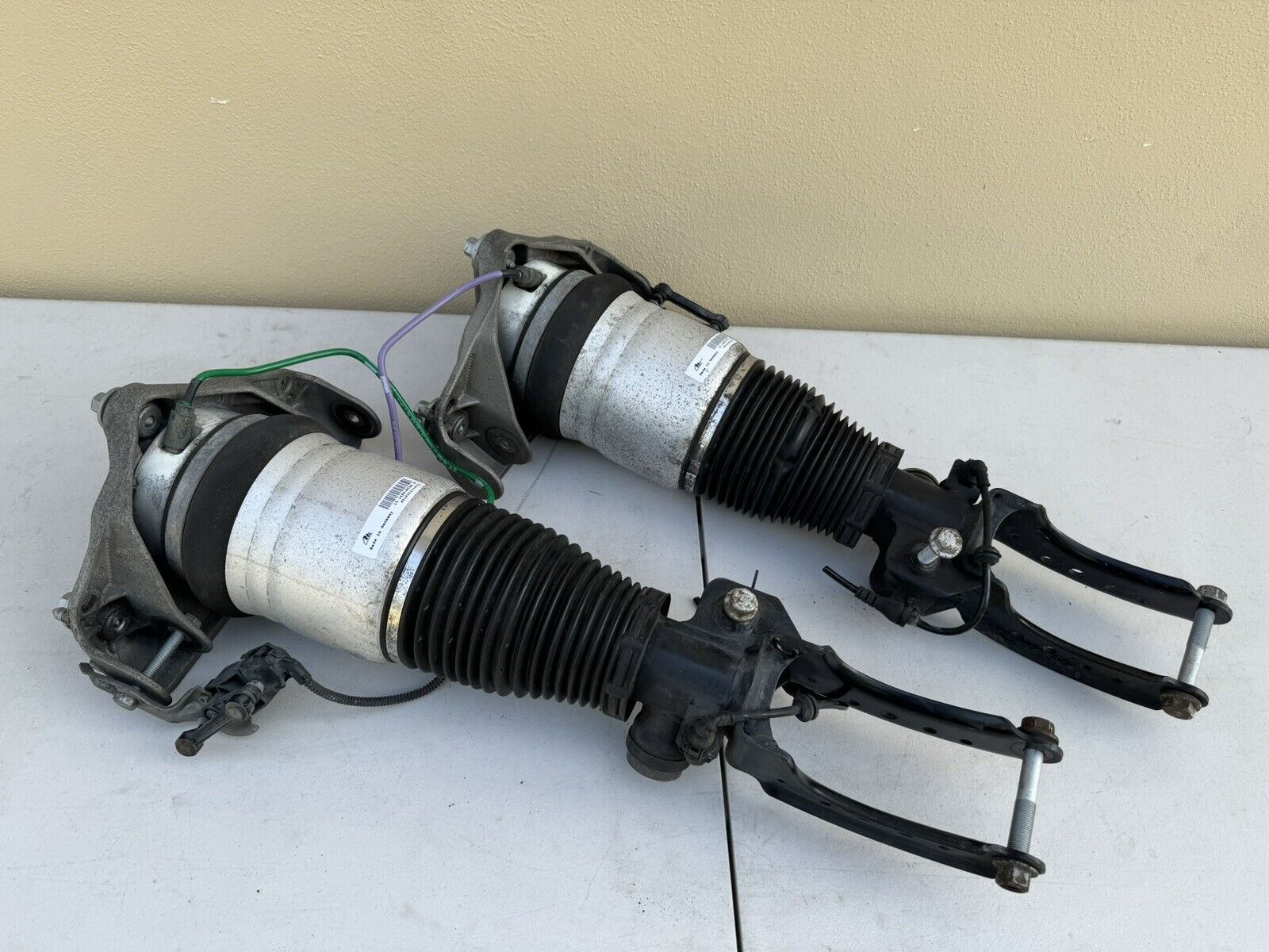 OEM Air Ride Strut Shocks | Audi Q7, VW Touareg | rightchoiceautoparts