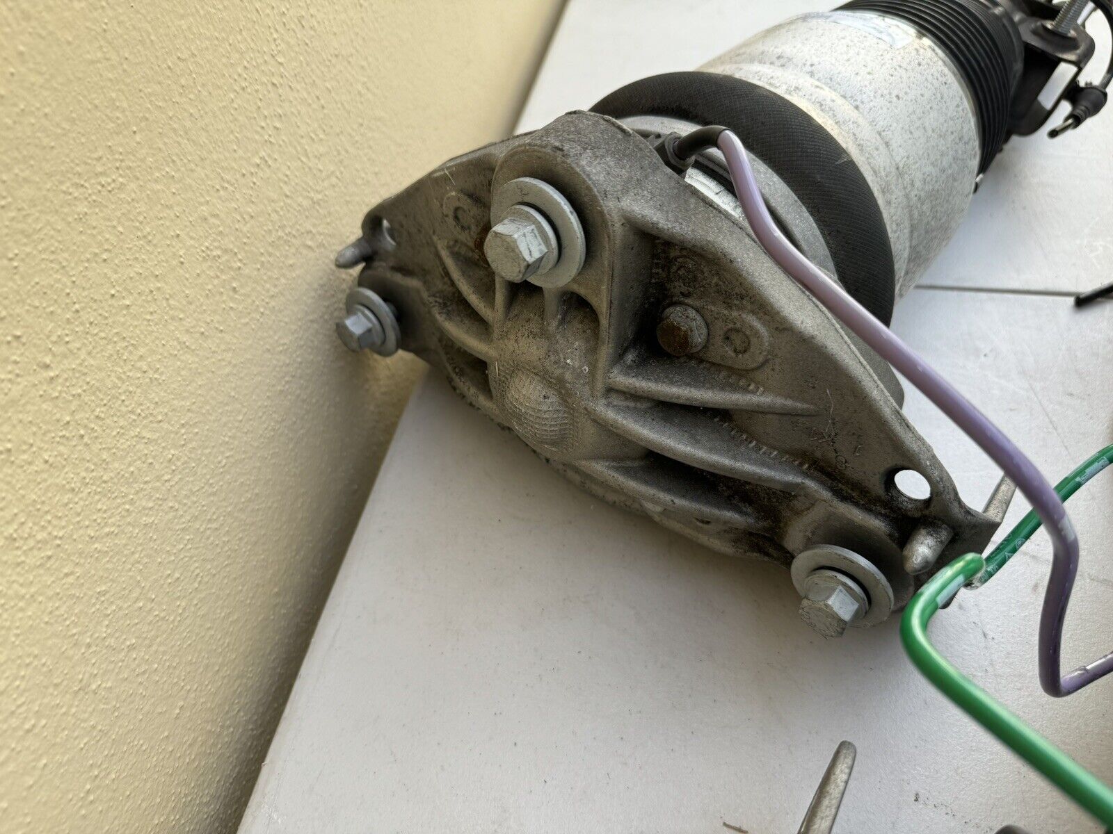 OEM Air Ride Strut Shocks | Audi Q7, VW Touareg | rightchoiceautoparts