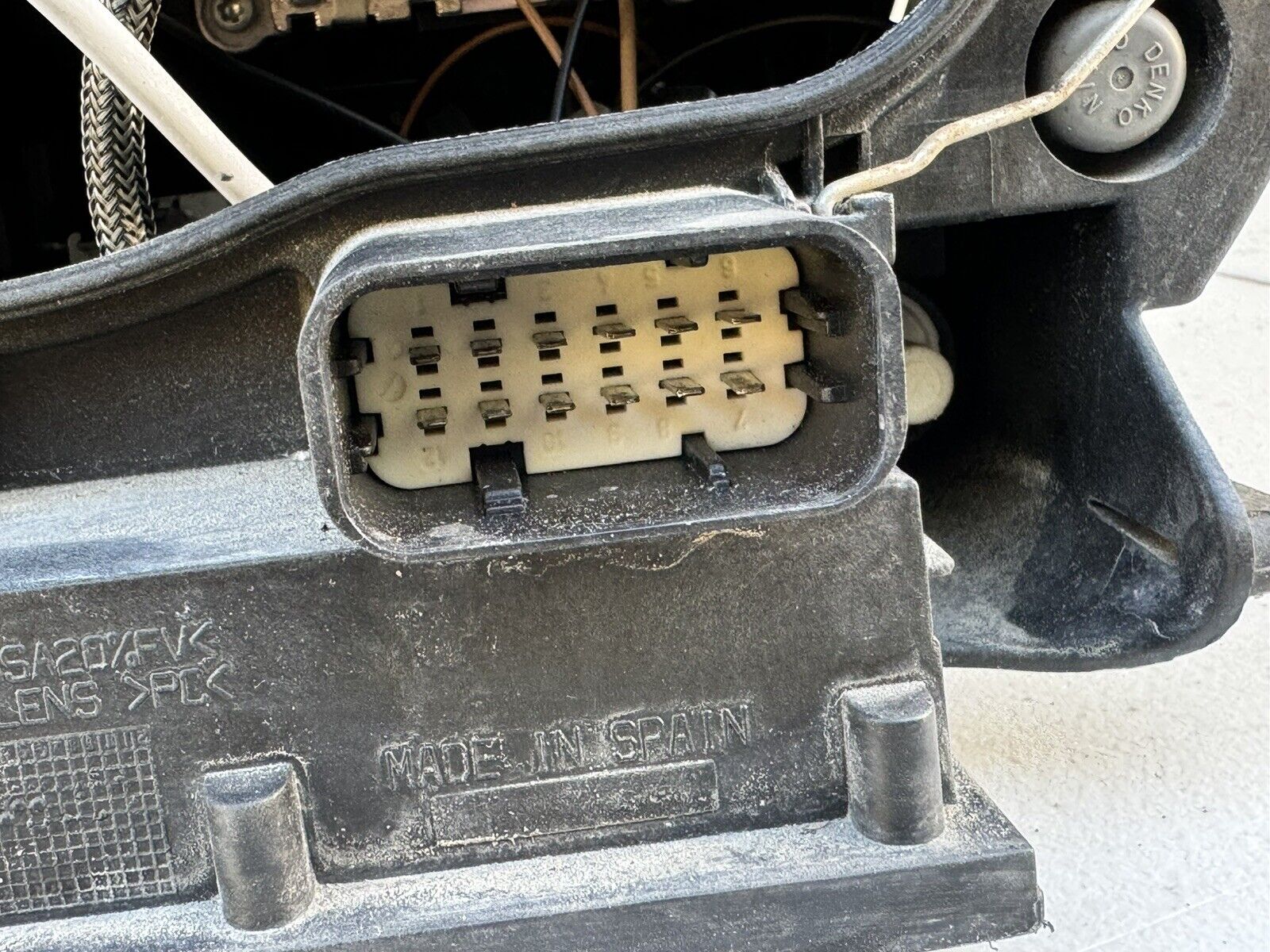 2003-2006 Porsche Cayenne OEM HID Xenon Headlight Assembly RH