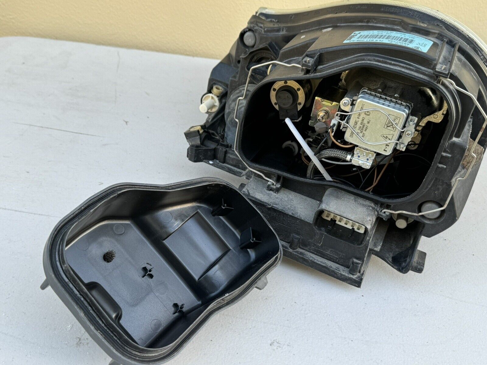 2003-2006 Porsche Cayenne OEM HID Xenon Headlight Assembly RH