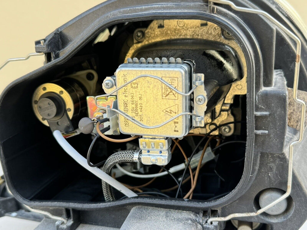 2003-2006 Porsche Cayenne OEM HID Xenon Headlight Assembly RH