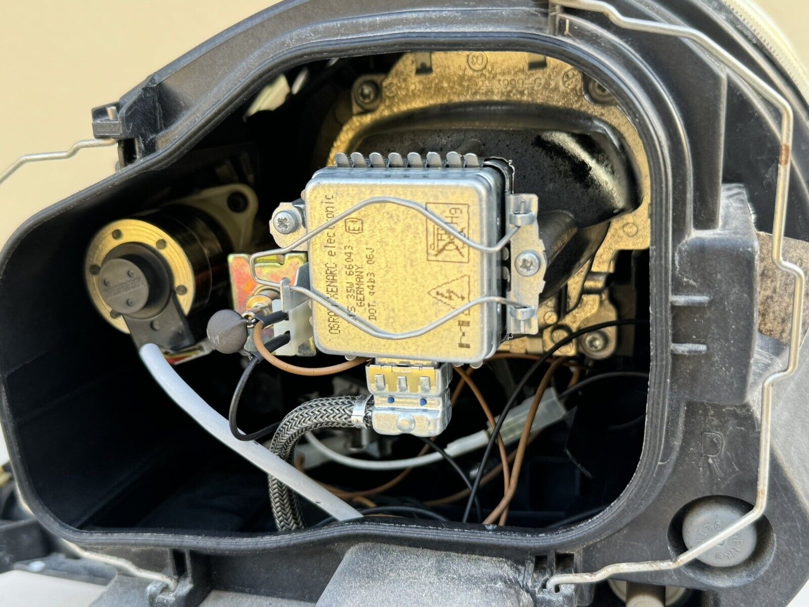 2003-2006 Porsche Cayenne OEM HID Xenon Headlight Assembly RH