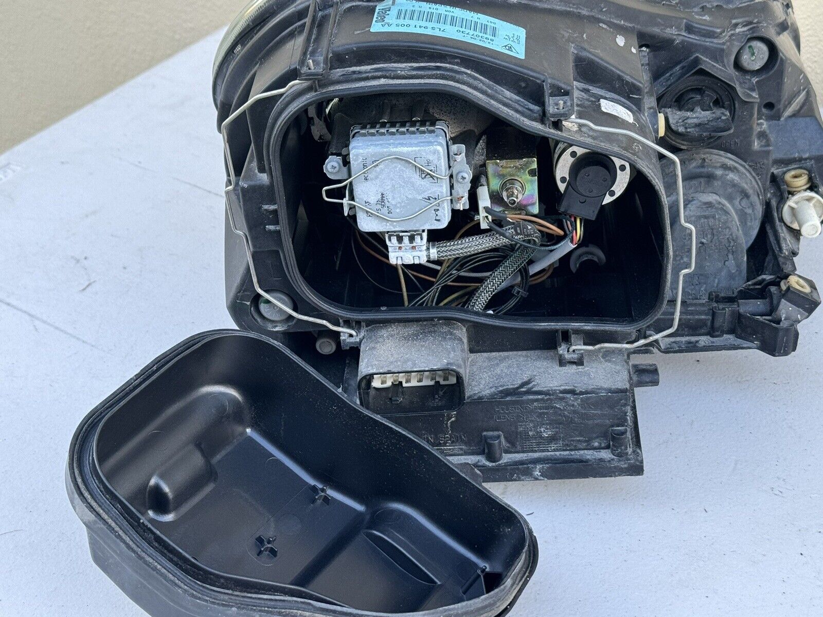 2003-2006 Porsche Cayenne OEM HID Xenon Headlight Assembly LH