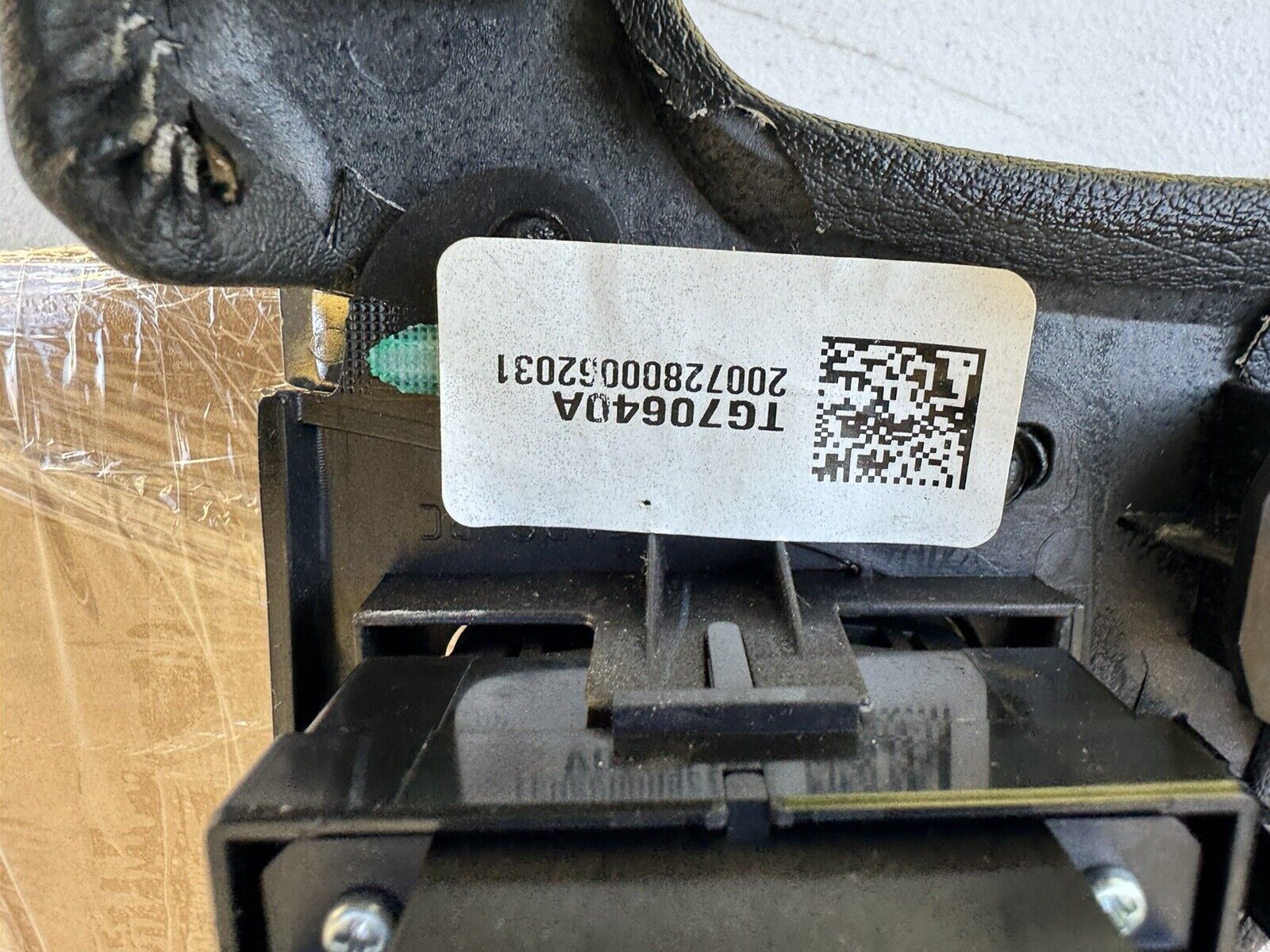 2020-2021 CADILLAC XT6 Control Panel Screen Display Shifter Bezel w/Switches