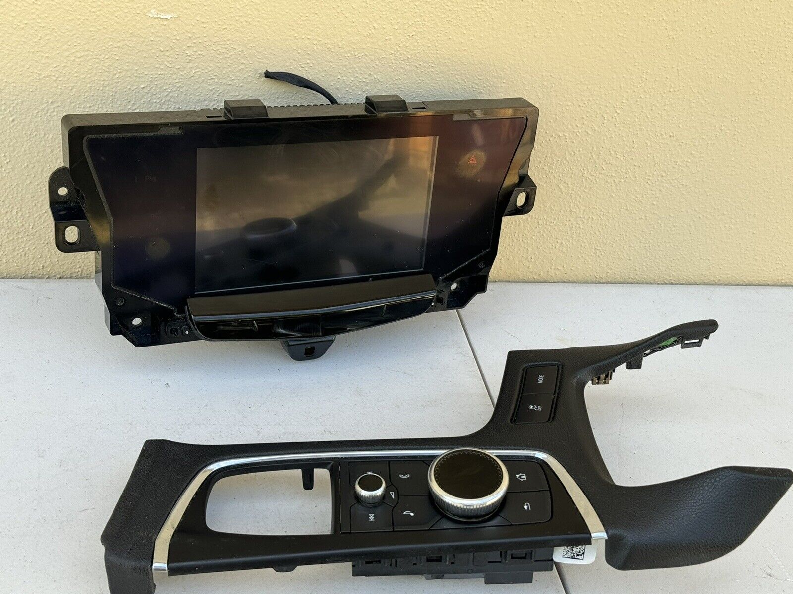2020-2021 CADILLAC XT6 Control Panel Screen Display Shifter Bezel w/Switches