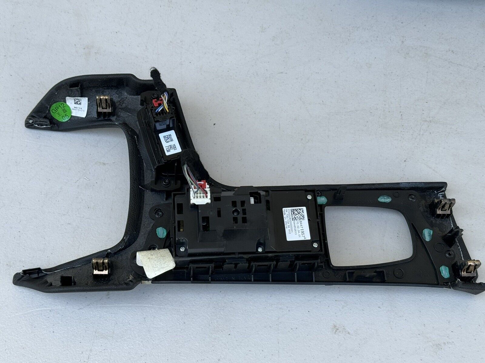 2020-2021 CADILLAC XT6 Control Panel Screen Display Shifter Bezel w/Switches