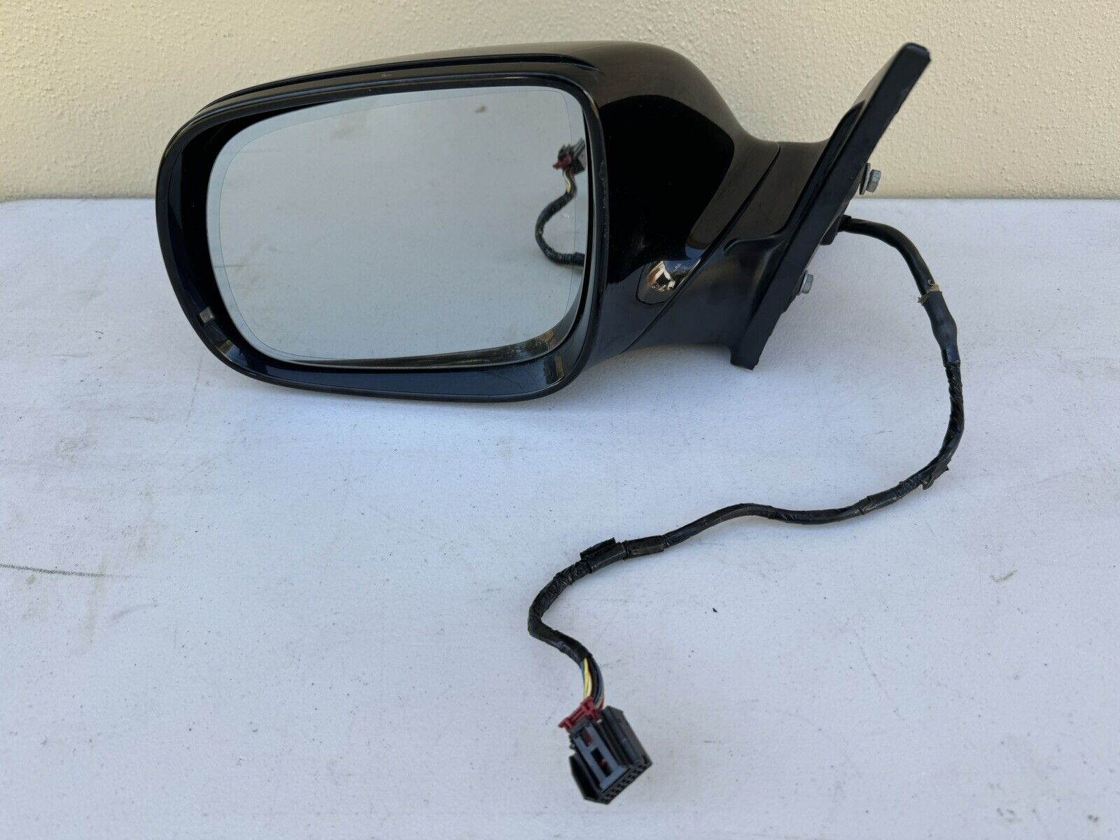 2010-2012 Audi Q7 OEM Power Side View Mirror w/Turn Signal LH