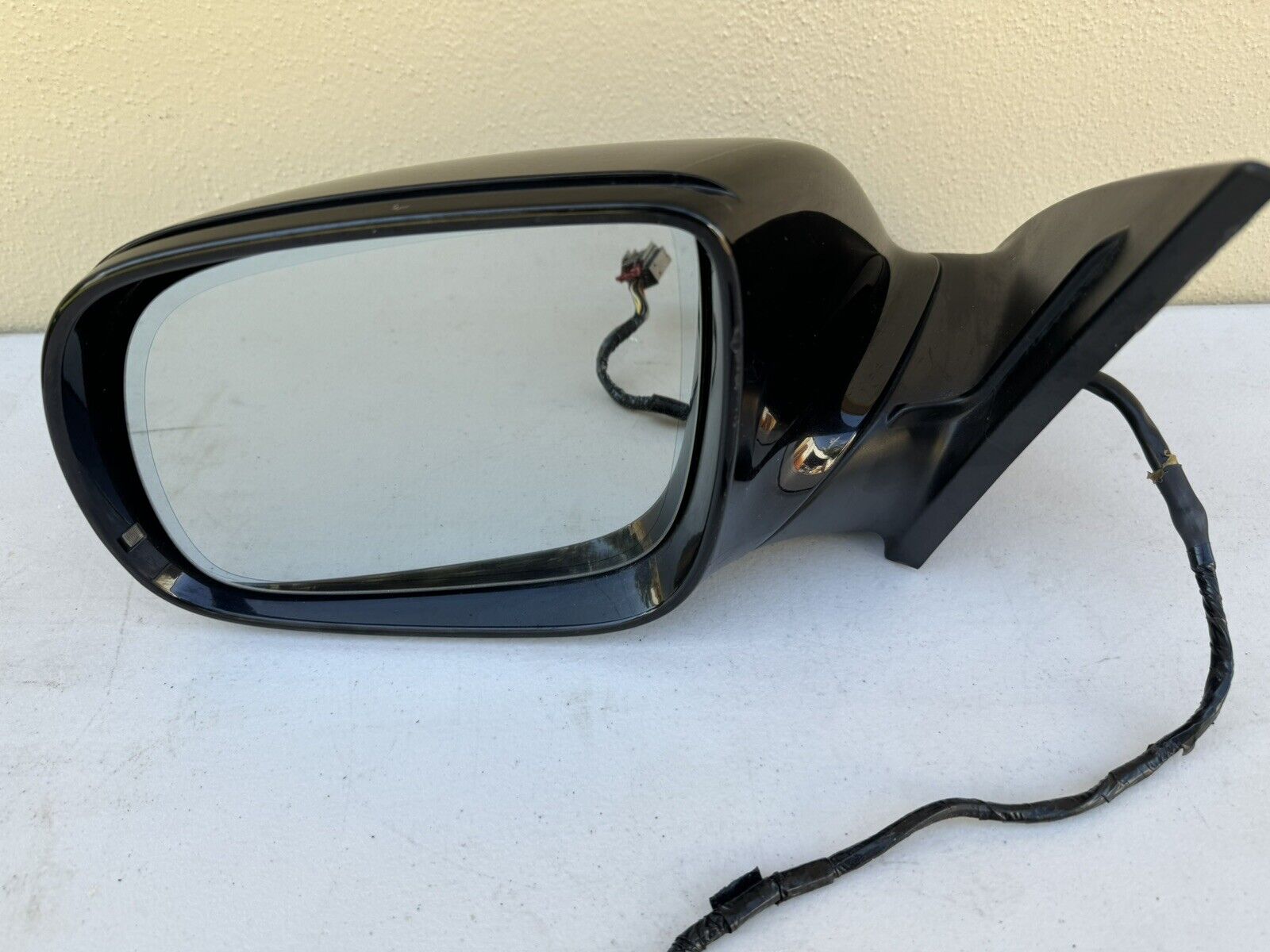 2010-2012 Audi Q7 OEM Power Side View Mirror w/Turn Signal LH