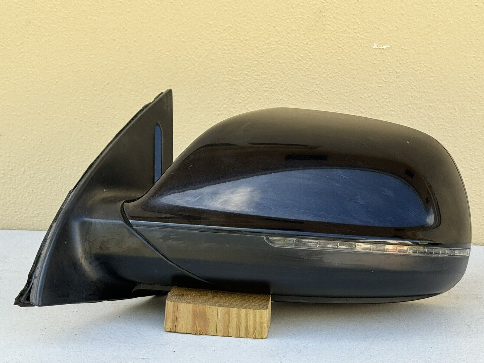 2010-2012 Audi Q7 OEM Power Side View Mirror w/Turn Signal LH